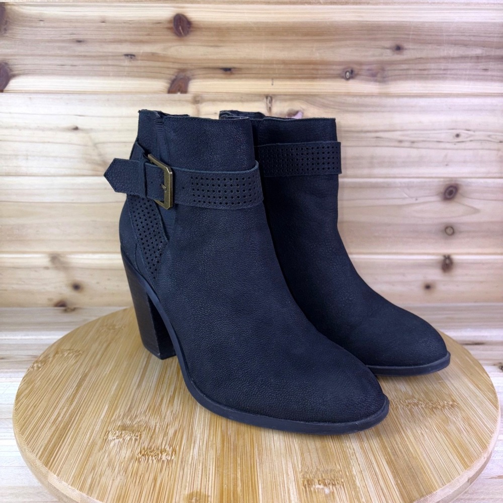 Crown Vintage Boots Womens 7M Parania Black Pebbled Suede Side Zip Ankle Booties